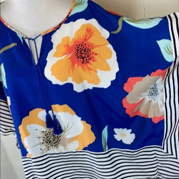 Stylus‎ 1X Plus-size multi-color floral with stripes tunic - Picture 3 of 9